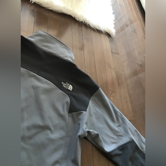 The North Face Light Jacket - Picture 5 of 8